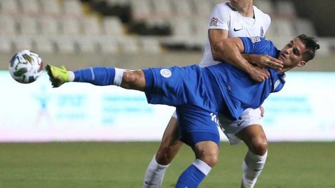 尼科西亚夜晚的孤勇者：欧国联赛场上的瞬间永恒