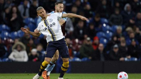 红酒军团绝杀逆转太妃糖 英超保级大战荡气回肠