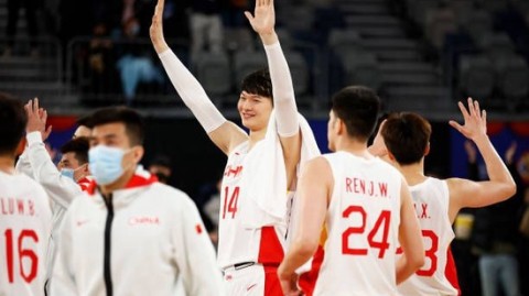 2025男篮亚洲杯全景复盘：中国男篮1分憾负澳洲夺亚军，创十年来最佳战绩