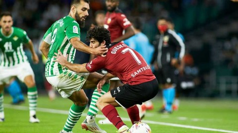 洛佩拉球场狂欢夜：贝蒂斯四箭齐发，瓦伦西亚吞下苦涩一比四