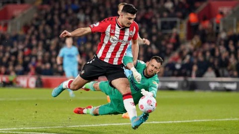 圣玛丽球场的逆转之夜：纽卡新援闪耀击退圣徒