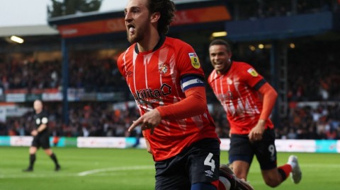 英冠升级附加赛卢顿主场逆转桑德兰 十年蛰伏终迎温布利曙光