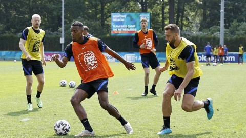 橙衣军团骑行备战，剑指欧洲杯荣耀