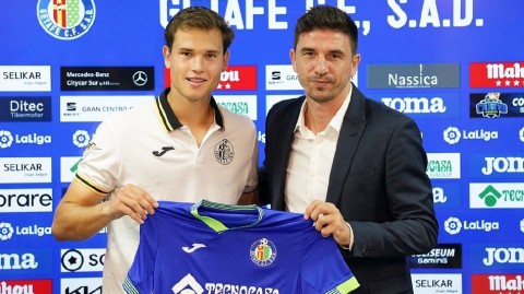 胡安米拉塔萨亮相阿方索佩雷斯球场开启赫塔菲新征程