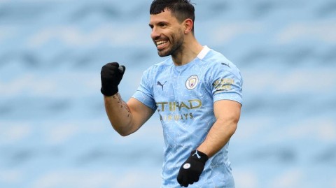 蓝月亮的永恒传奇：阿圭罗完美梅开二度，挥手告别伊蒂哈德