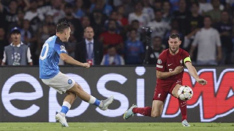 欧冠之夜：那不勒斯风暴席卷利物浦