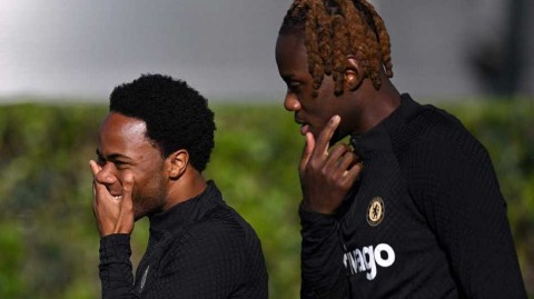 欧冠蓝军备战现场直击 斯特林训练场俏皮瞬间