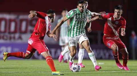 布宜诺斯艾利斯的夜晚，青春风暴席卷国民竞技