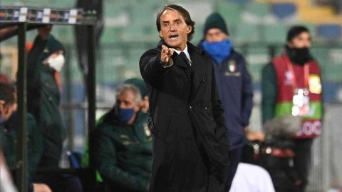 意大利足坛的定海神针：曼奇尼续约至二零二六，重塑蓝衣军团辉煌之路