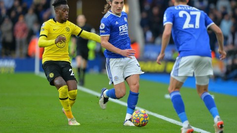 蓝军铁蹄踏破皇权球场：吕迪格与坎特联袂闪耀，切尔西三球完胜莱斯特城