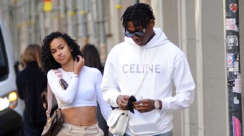 春风中的绿茵恋人：拉斐尔莱奥与伴侣的米兰午后漫步