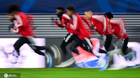 欧冠关键战前夕：本菲卡莱比锡备战，青年军迎严峻考验