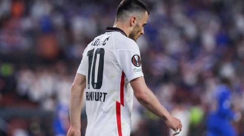 告别与挑战：科斯蒂奇转会之际的法兰克福