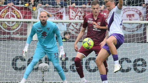 意甲鏖战都灵紫百合握手言和 烽烟定格绿茵经典瞬间