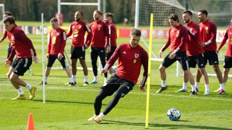 红龙启航新篇章 威尔士队欧预赛前集训直击