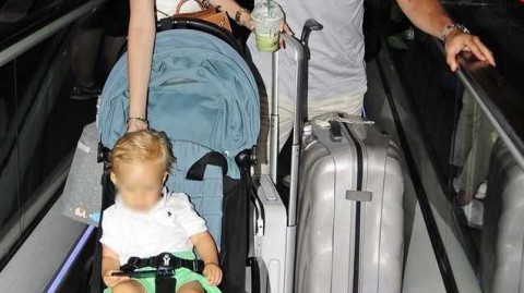 卡瓦哈尔与家人的温馨瞬间：度假归来展露家庭幸福笑容