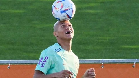 桑巴军团最后演练 绿茵光影中的战前协奏