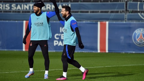 荣耀回归训练场，梅西内马尔备战法甲展笑颜