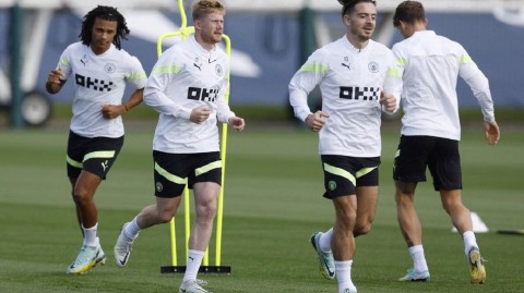 蓝月军团欧冠启程日 伊蒂哈德训练场风云录