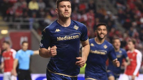 紫百合客场怒放 约维奇双响炮击沉布拉加