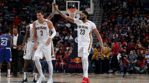 老鹰客场107-106逆转尼克斯！CJ末节独砍11分导演11-0攻势，大比分扳为1-1