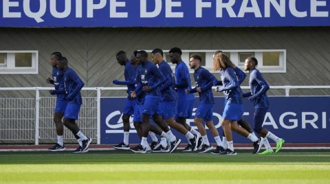 德尚率军磨剑欧国联激战前夕法国队训练场锋芒展露