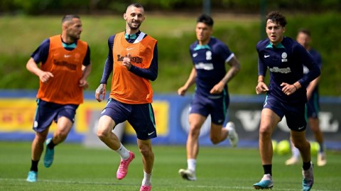 蓝黑军团科莫湖畔蓄力 欧战辉煌后专注联赛新征程