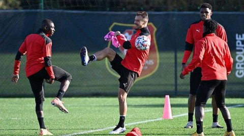 欧冠新军蓄势待发 雷恩队训练场挥汗备战