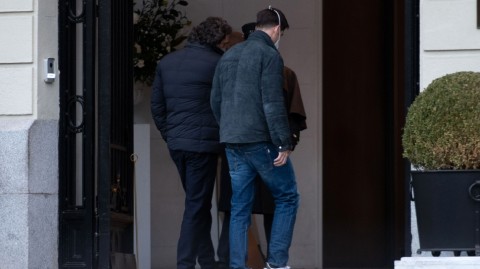 莫拉塔与经纪人现身马德里 未来之路引发猜想