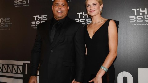 群星闪耀米兰夜：大罗优雅亮相，梅西六夺世界足球先生