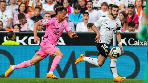 梅斯塔利亚最后一舞 蝙蝠与鹦鹉鏖战成和