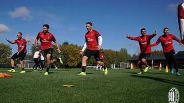 皮奥利率领米兰首训笑容满面，红黑军团开启战术革新篇章