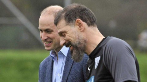 威廉王子与西布罗姆维奇青年队的一次特别训练课：不止于足球，更是一场关于心灵“开球”的对话