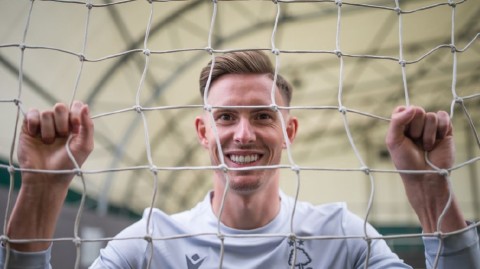 绿茵门神新征程：迪恩·亨德森租借诺丁汉森林