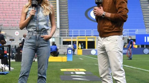 国米主场小胜，场边女主播迪莱塔·莱奥塔惊艳亮相成焦点