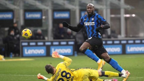 卢卡库降薪回归国米，蓝黑军团夏窗重振旗鼓