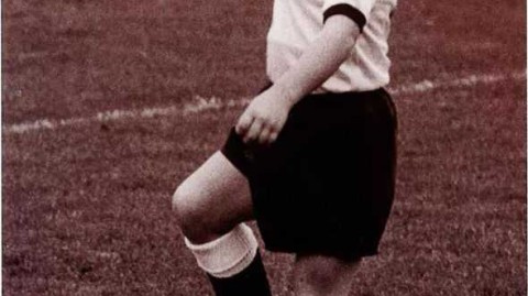 神灯长明：蓝桥岁月铸就的传奇，兰帕德老照片忆往昔