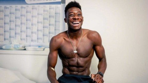 拜仁新星闪耀慕尼黑：阿方索·戴维斯，从难民营到绿茵之巅的极速飞驰