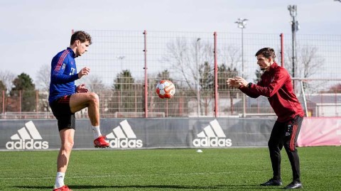 绿茵场上的战前交响曲