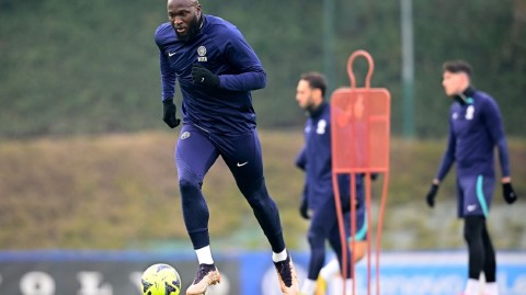 蓝黑军团冬训进行时 卢卡库全力冲刺科莫湖畔