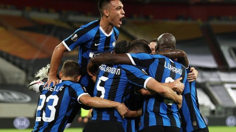 蓝黑风暴席卷杜塞尔多夫：国米五球狂胜矿工，决赛静候塞维利亚