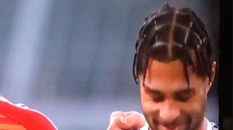 德国大将赛前默哀竟笑场 格纳布里尴尬瞬间引热议