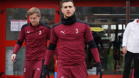 红黑军团严阵以待：米兰德比前最后一练，内洛基地气氛火热