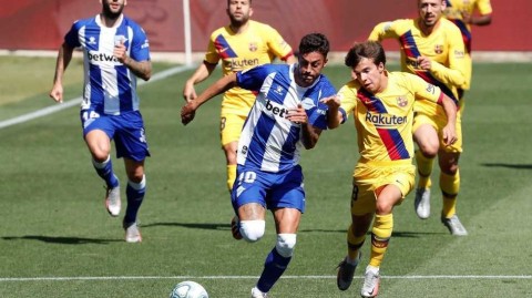 梅西双响传射完美收官 巴萨客场五球大胜阿拉维斯