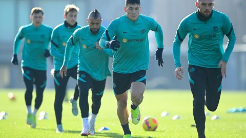 蓝黑军团全力冲刺！国际米兰赛前备战氛围火热