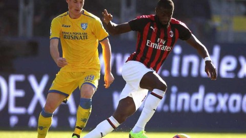 意甲·AC米兰客战遇争议判罚，主队进球无效平局收场