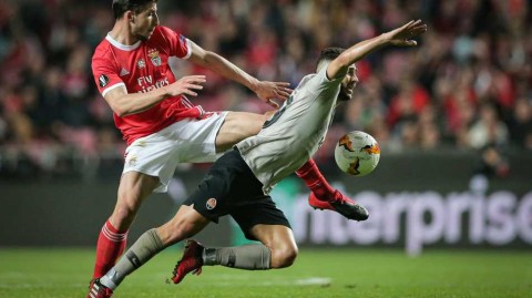 巨龙球场憾平局，光明之子泪别欧联