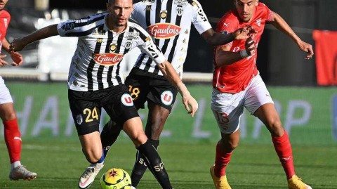 尼姆主场沦陷，昂热客场演绎进球盛宴