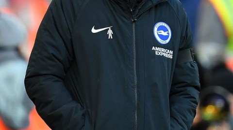 范戴克头球双响定胜局，十人利物浦安菲尔德惊魂击退布莱顿