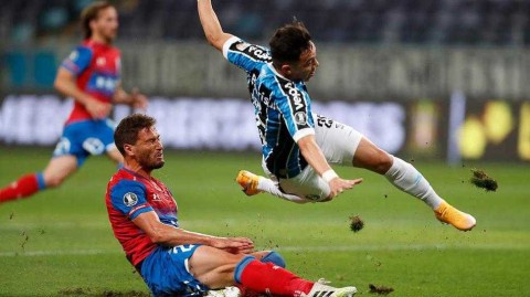 格雷米奥主场完胜天主大学 解放者杯小组出线占得先机